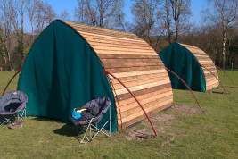 Field shelter with fly nets